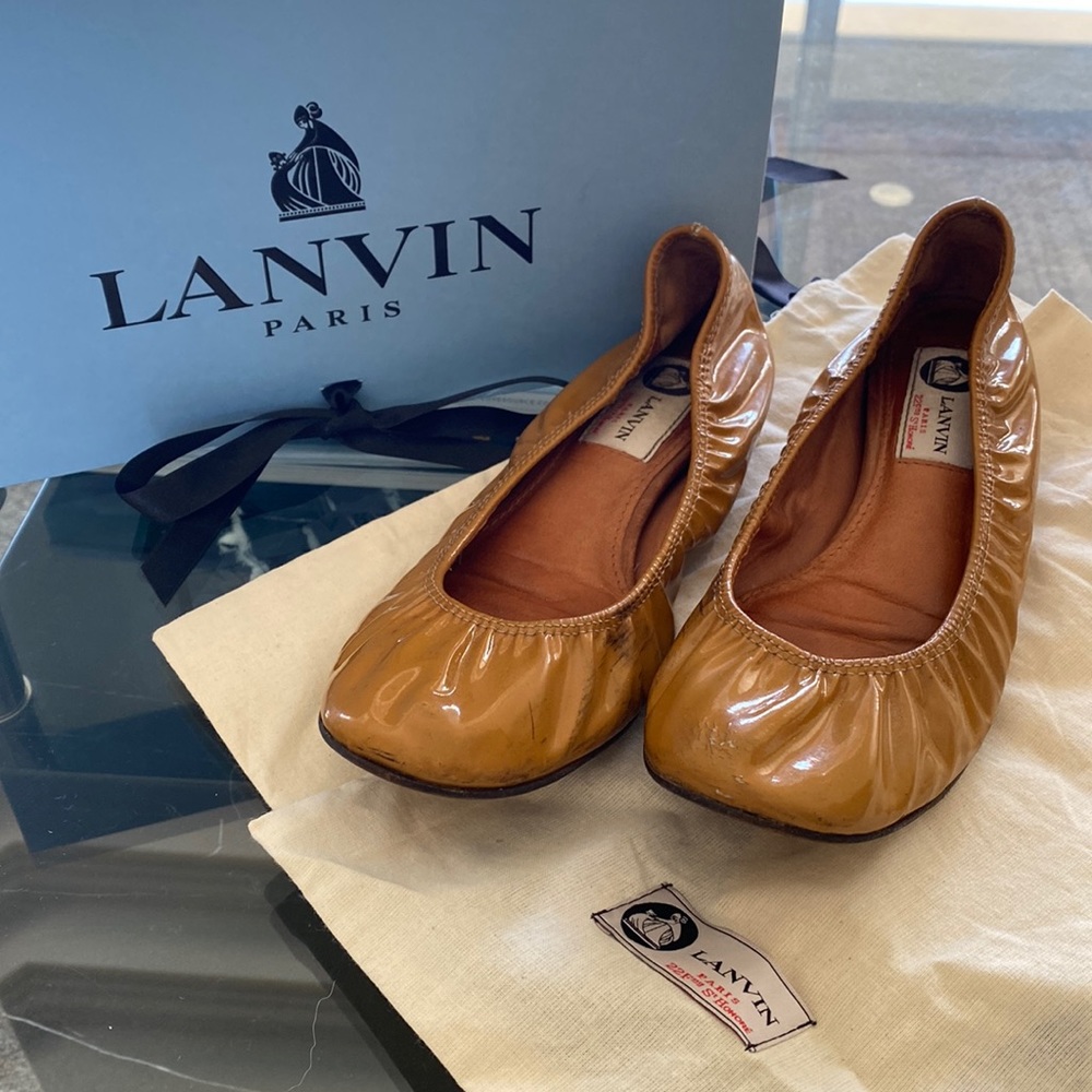 Lanvin Paris vintage slip on patent ballet flat beige